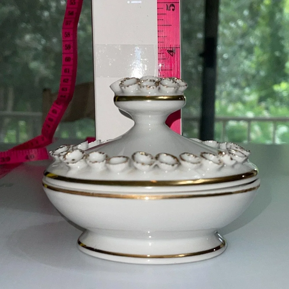 Irice Vintage Vanity Set White w Gold Accent And Applied Floral‎